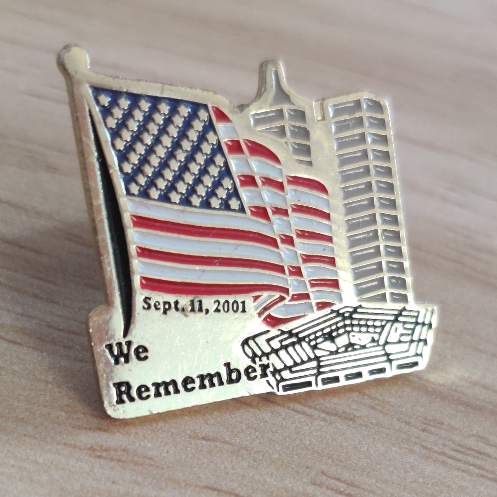 Limited Edition Memorial 9/11 Commemorative Pin 2002